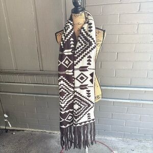 Elegant Geometric Patterned Scarf in Black and White